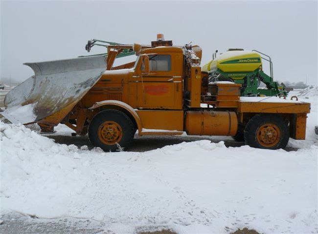 http://www.badgoat.net/Old Snow Plow Equipment/Trucks/Oshkosh Plow Trucks/Town of Wately 1948 Oshkosh/GW650H480-1.jpg